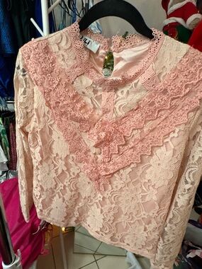 New Women's Pink Lace V-Neck Blouse with Ruffle Trim. Size Small.